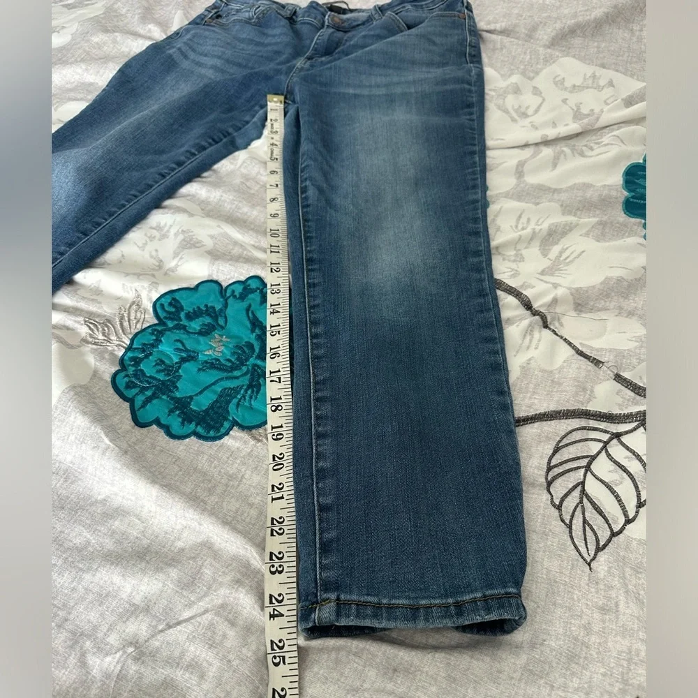 Judy Blue Jeans Women’s 31 Blue Relaxed Fit Mid Rise Medium Wash Tapered Leg